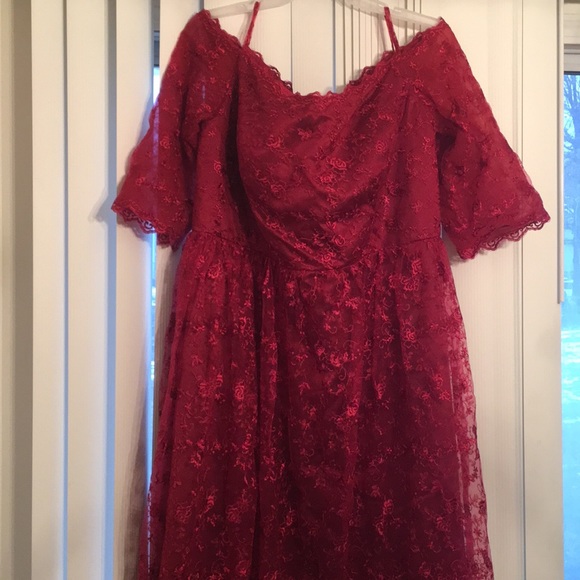 Burgundy Lace 1/2 Sleeve Evening/Prom Gown NWOT 🥰 - Picture 2 of 7